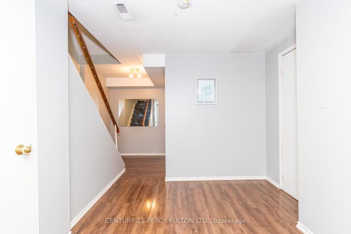 Photo 6 at 557 Cobblehill Drive, Pinecrest, Oshawa