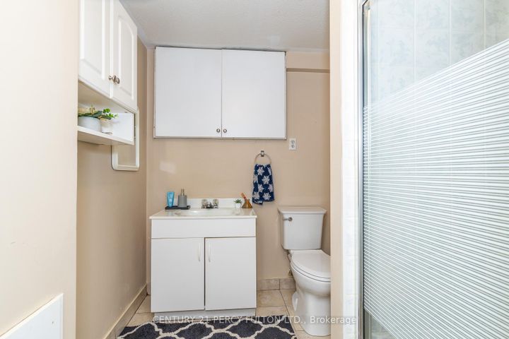 Photo 7 at 557 Cobblehill Drive, Pinecrest, Oshawa