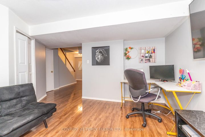 Photo 9 at 557 Cobblehill Drive, Pinecrest, Oshawa