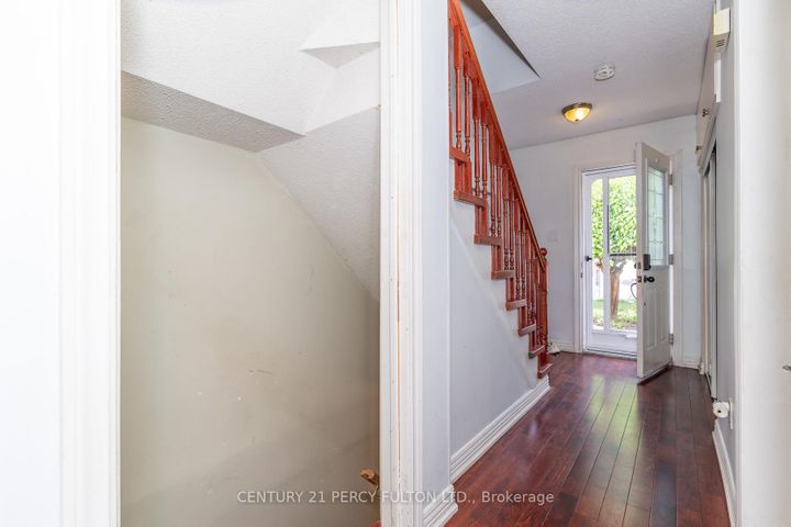 Photo 13 at 557 Cobblehill Drive, Pinecrest, Oshawa