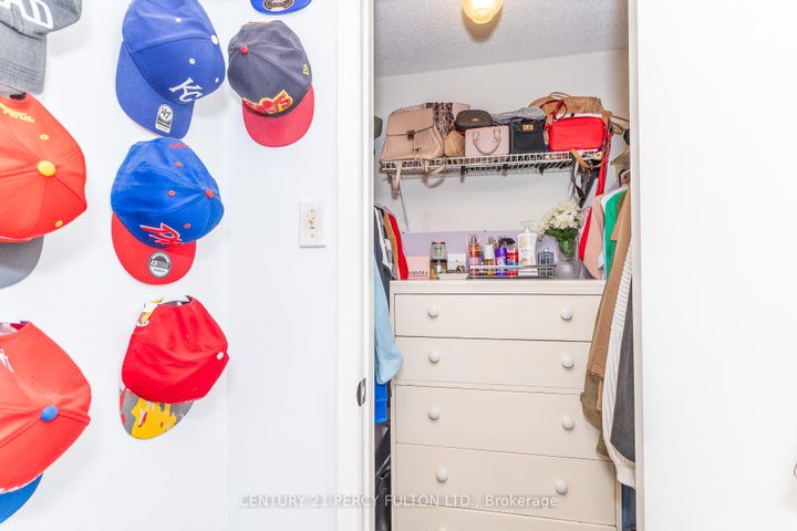 Photo 14 at 557 Cobblehill Drive, Pinecrest, Oshawa