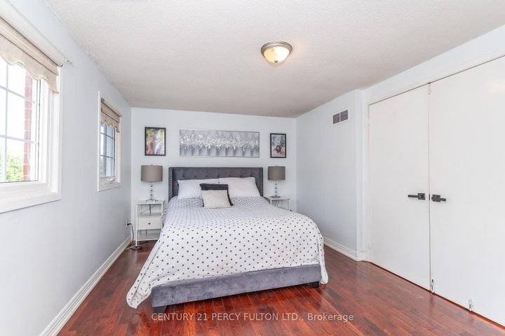 Photo 16 at 557 Cobblehill Drive, Pinecrest, Oshawa