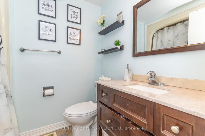 Photo 18 at 557 Cobblehill Drive, Pinecrest, Oshawa