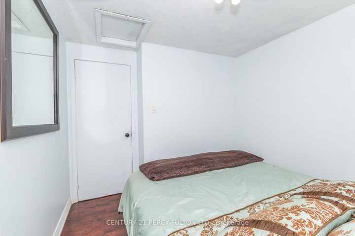 Photo 20 at 557 Cobblehill Drive, Pinecrest, Oshawa