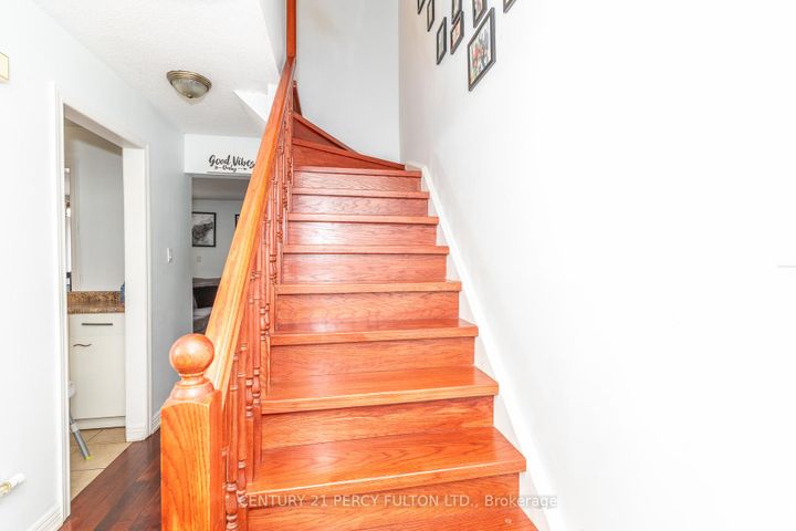 Photo 25 at 557 Cobblehill Drive, Pinecrest, Oshawa