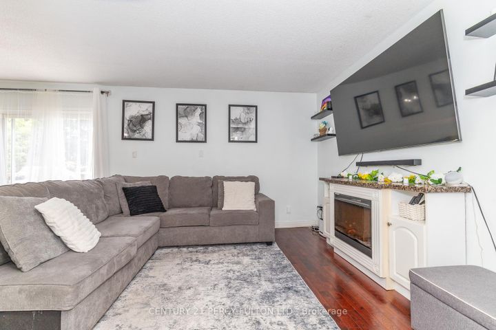Photo 27 at 557 Cobblehill Drive, Pinecrest, Oshawa