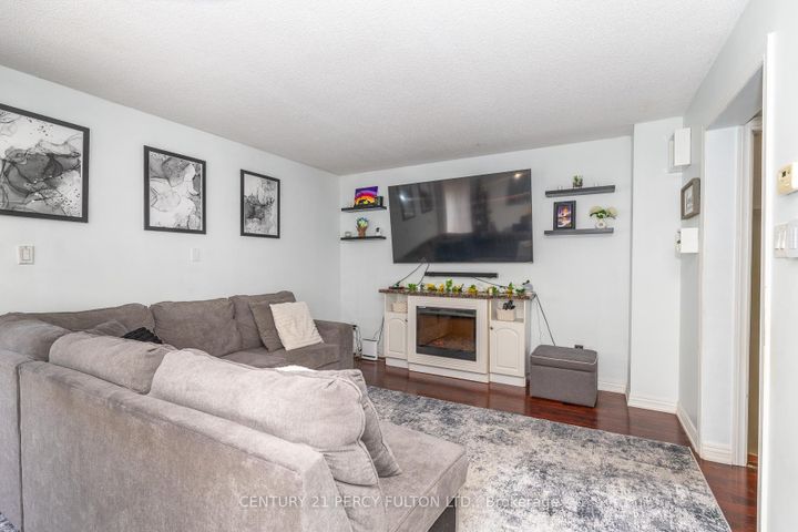 Photo 29 at 557 Cobblehill Drive, Pinecrest, Oshawa
