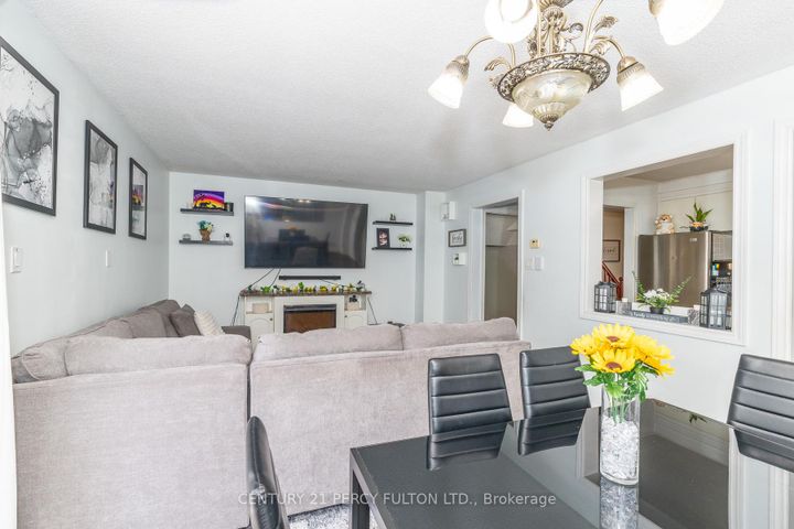 Photo 30 at 557 Cobblehill Drive, Pinecrest, Oshawa