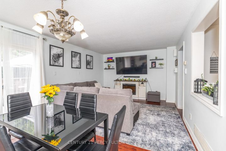 Photo 31 at 557 Cobblehill Drive, Pinecrest, Oshawa