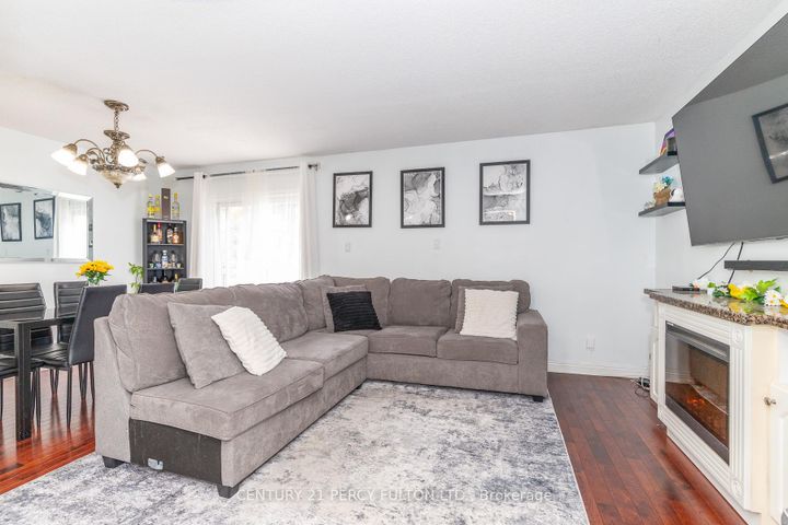 Photo 32 at 557 Cobblehill Drive, Pinecrest, Oshawa