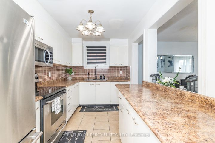 Photo 37 at 557 Cobblehill Drive, Pinecrest, Oshawa