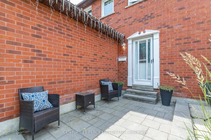 Photo 39 at 557 Cobblehill Drive, Pinecrest, Oshawa