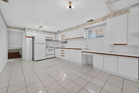 Photo 33 at 108 Anthia Drive, Humber Summit, Toronto