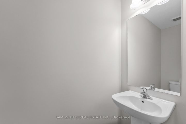 Photo 16 at 1402 Almonte Drive, Tyandaga, Burlington