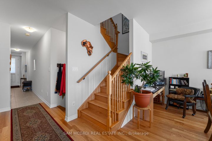 Photo 17 at 1402 Almonte Drive, Tyandaga, Burlington