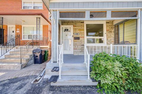 Photo 1 at 19 Robinson Avenue, Oakridge, Toronto