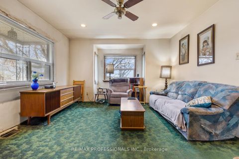 Photo 3 at 16 Cliff Street, Smythe, Toronto