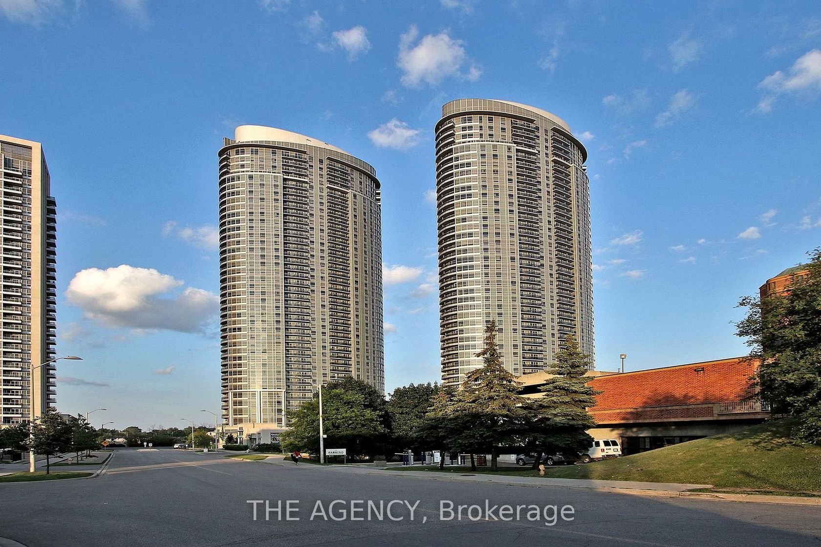 1015 - 135 Village Green Square, Malvern West, Toronto photo 4