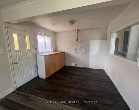 Photo 3 at 32 Brimorton Drive, Bendale, Toronto