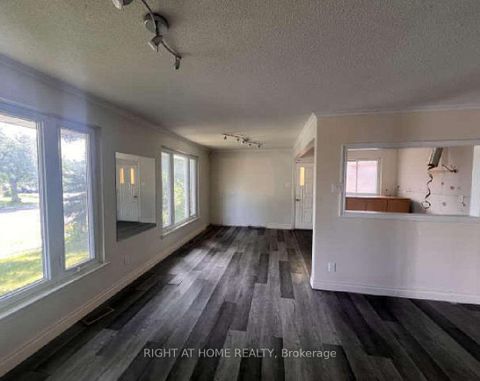 Photo 4 at 32 Brimorton Drive, Bendale, Toronto