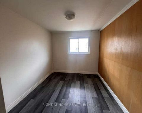 Photo 7 at 32 Brimorton Drive, Bendale, Toronto