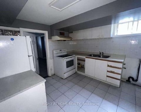 Photo 10 at 32 Brimorton Drive, Bendale, Toronto