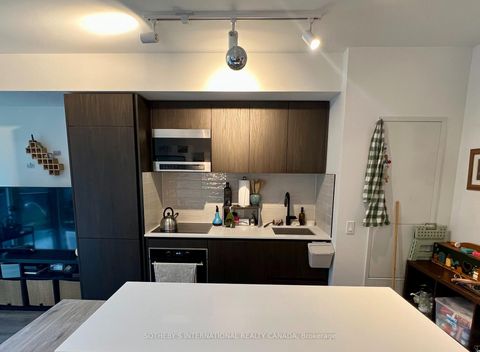 Photo 20 at 404 - 117 Broadway Avenue, Mount Pleasant West, Toronto
