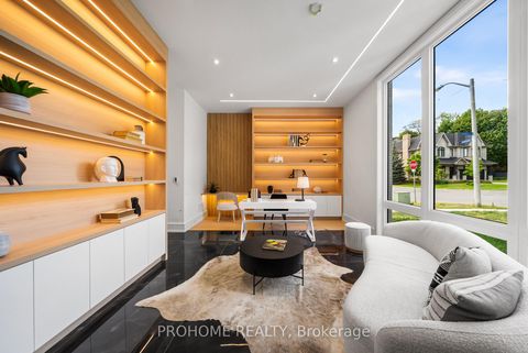 Photo 1 at 15 Aldershot Crescent, Windfields, Toronto