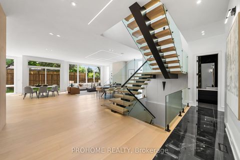 Photo 4 at 15 Aldershot Crescent, Windfields, Toronto