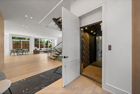 Photo 5 at 15 Aldershot Crescent, Windfields, Toronto
