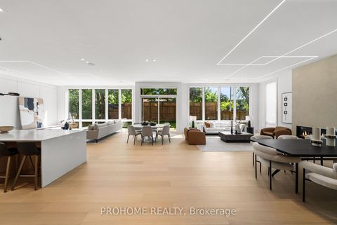 Photo 6 at 15 Aldershot Crescent, Windfields, Toronto