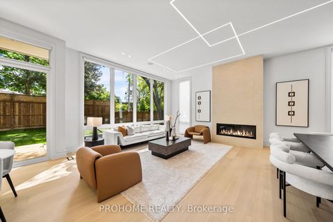 Photo 8 at 15 Aldershot Crescent, Windfields, Toronto