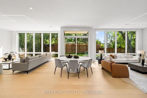 Photo 9 at 15 Aldershot Crescent, Windfields, Toronto