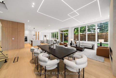 Photo 10 at 15 Aldershot Crescent, Windfields, Toronto