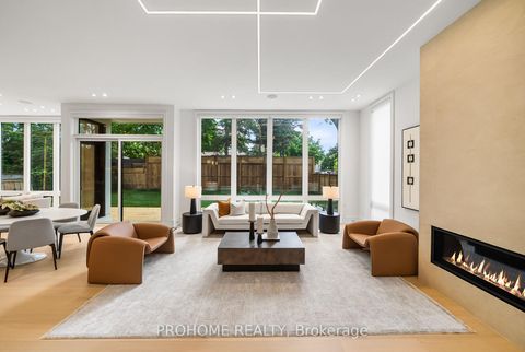 Photo 11 at 15 Aldershot Crescent, Windfields, Toronto