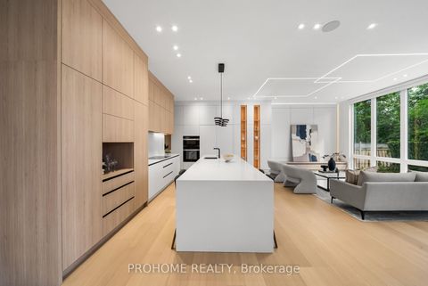 Photo 15 at 15 Aldershot Crescent, Windfields, Toronto