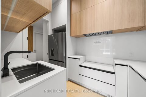 Photo 17 at 15 Aldershot Crescent, Windfields, Toronto