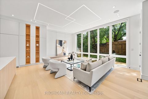 Photo 18 at 15 Aldershot Crescent, Windfields, Toronto