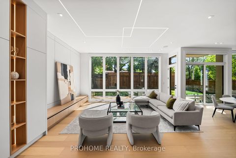 Photo 22 at 15 Aldershot Crescent, Windfields, Toronto
