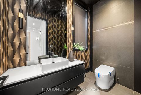 Photo 23 at 15 Aldershot Crescent, Windfields, Toronto