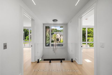 Photo 25 at 15 Aldershot Crescent, Windfields, Toronto
