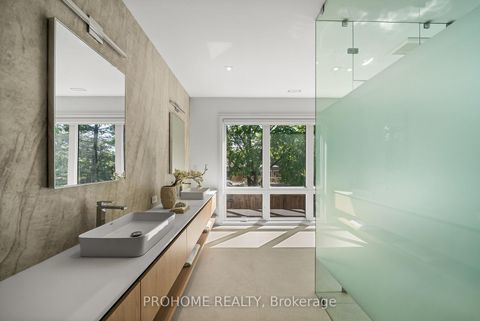 Photo 31 at 15 Aldershot Crescent, Windfields, Toronto