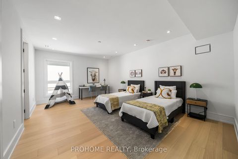 Photo 32 at 15 Aldershot Crescent, Windfields, Toronto