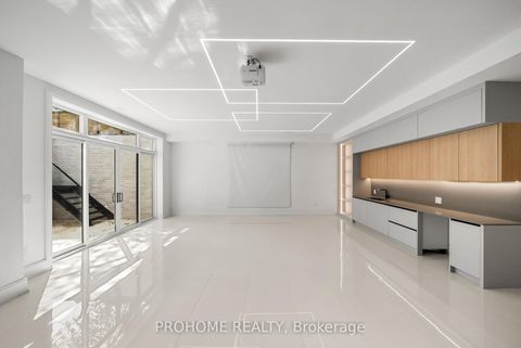 Photo 34 at 15 Aldershot Crescent, Windfields, Toronto