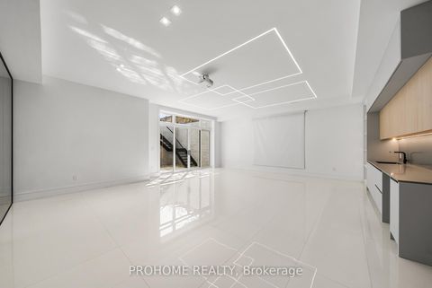 Photo 40 at 15 Aldershot Crescent, Windfields, Toronto