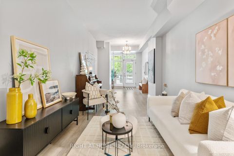 Photo 2 at 9 Bastion Street, Niagara, Toronto