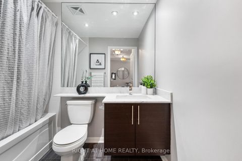 Photo 14 at 9 Bastion Street, Niagara, Toronto