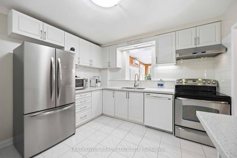 Photo 12 at 549 Lawrence Avenue W, Lawrence, Toronto