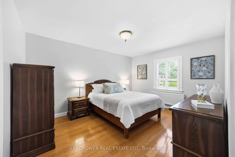 Photo 18 at 549 Lawrence Avenue W, Lawrence, Toronto