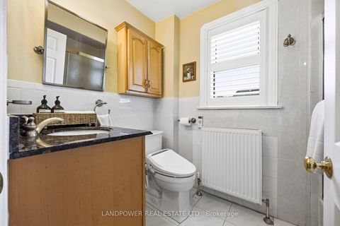 Photo 23 at 549 Lawrence Avenue W, Lawrence, Toronto